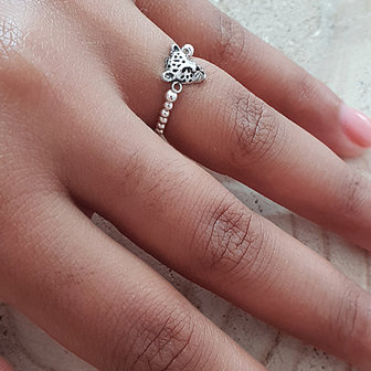 Zilveren elastische ring met panter