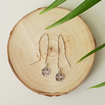 Oorbellen met een chinees geluksmuntje