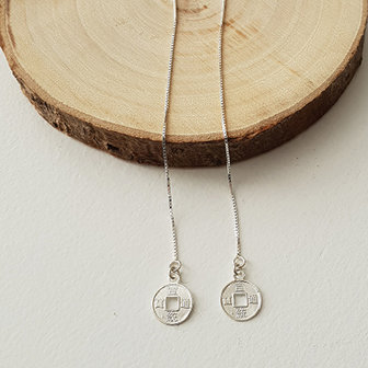 Oorbellen met een chinees geluksmuntje