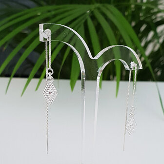 Oorbellen met bewerkte hangers