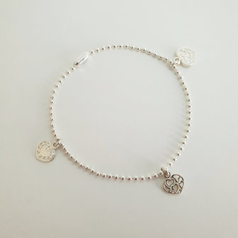 Armband met 3 hartjes www.edenshop.nl