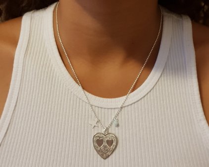 Zilveren ketting met hart en bedels