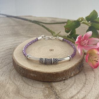 Lila leren armband met zilver