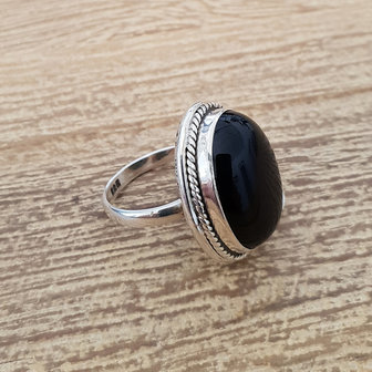 Ring van zilver met grote steen