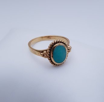 Vergulde ring met ovalen turquoise steen