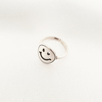 Smiley ring