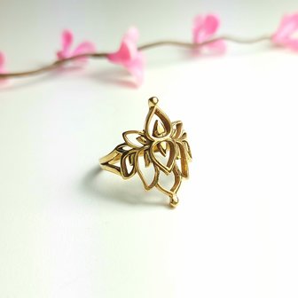 Gouden ring lotus