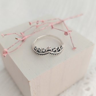 Mini tiara ring