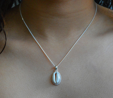 Ketting van zilver met schelp