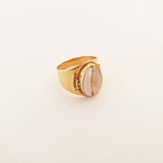 Goudkleurige ring met schelp 24 krt goldplated
