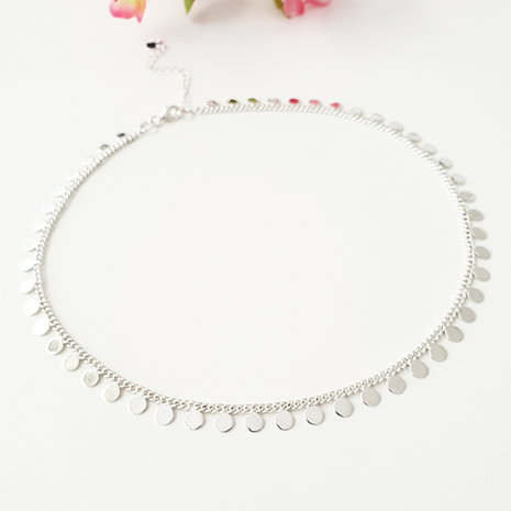 Zilveren ketting met ronde hangertjes