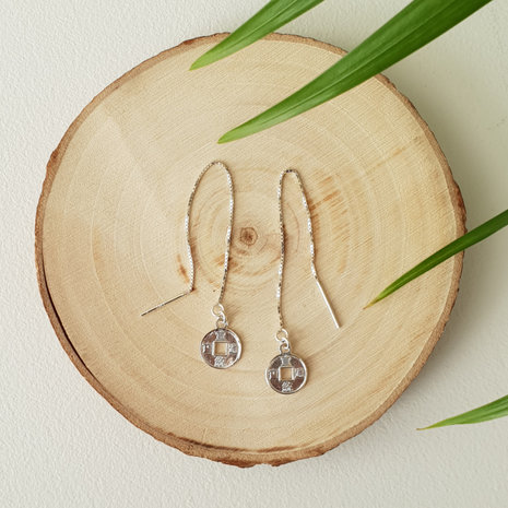 Oorbellen met een chinees geluksmuntje