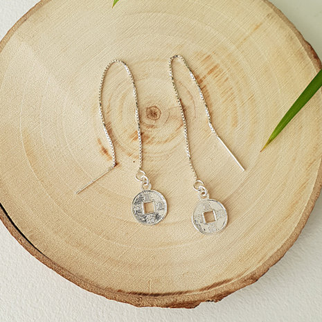 Oorbellen met een chinees geluksmuntje