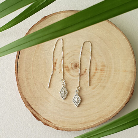 Oorbellen met bewerkte hangers