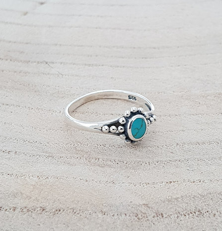 Zilveren ring met turquoise steentje