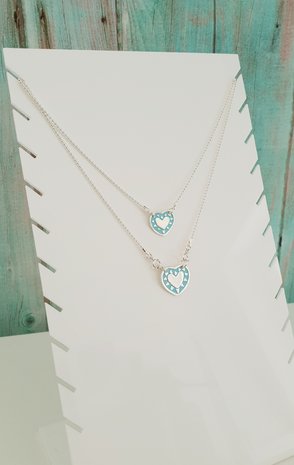 Zilveren wikkelketting met 2 turquoise hartjes