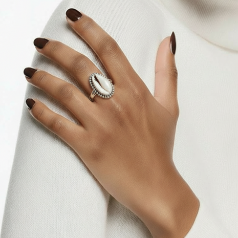 zilveren ring met schelp- cowrie www.edenshop.nl
